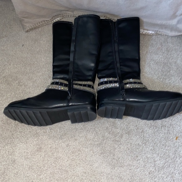 Boots - Picture 3 of 4